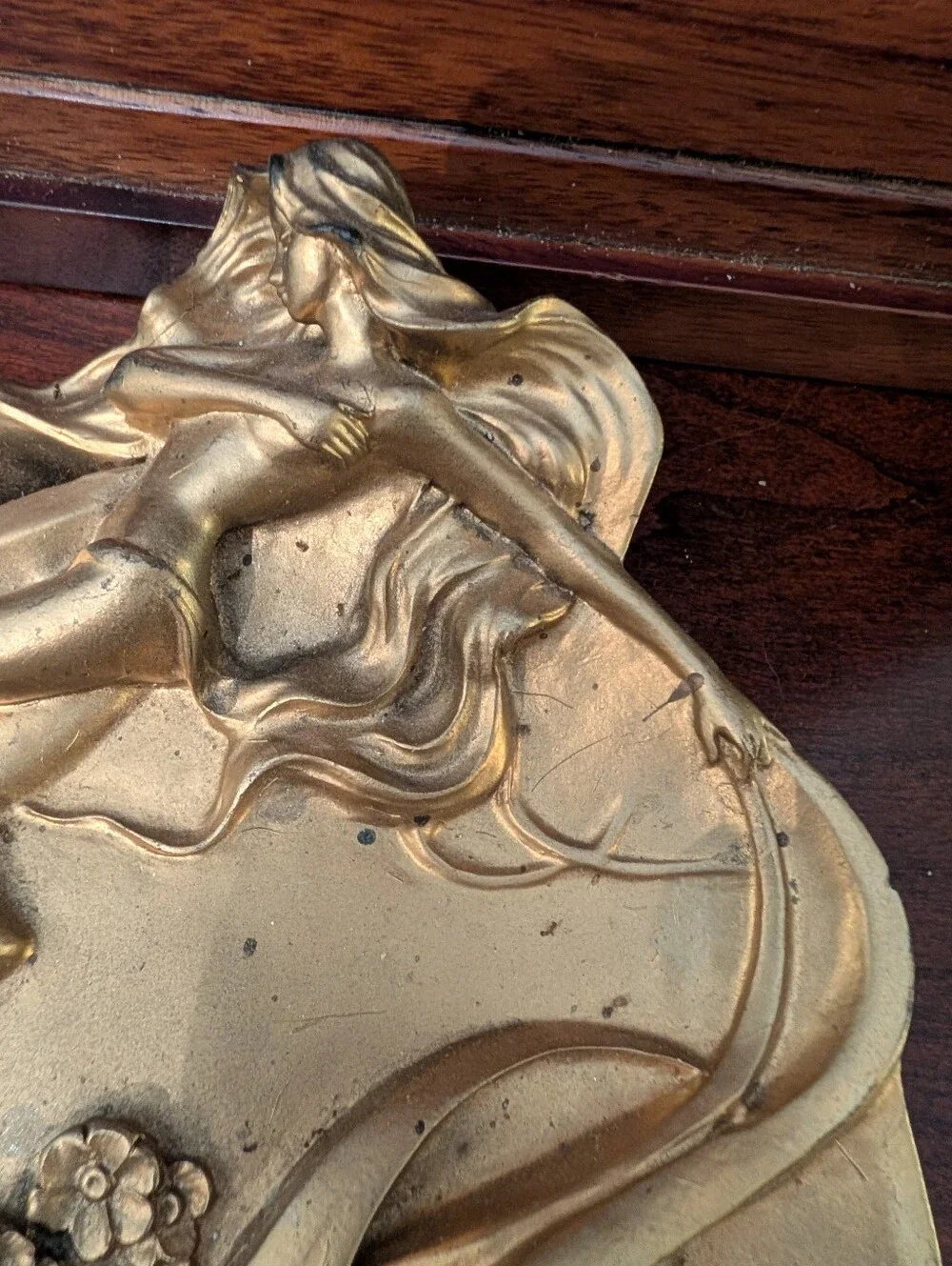 N/A elegant gold